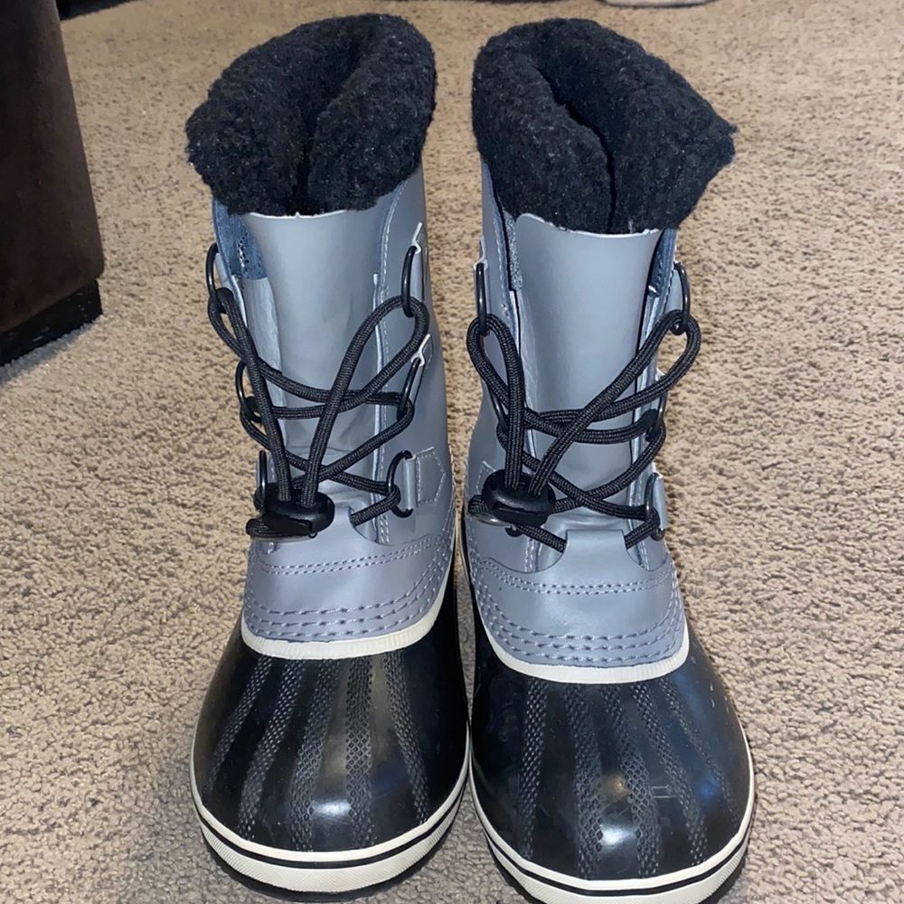 Sorel waterproof snow boot. Worn once! Perfect condition